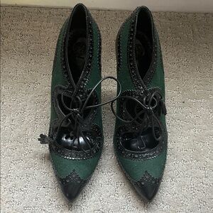 TORY BURCH Hawthorne Runway Lace Up Heels Green and Black Women's Shoes